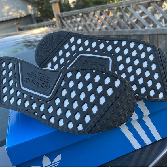 Adidas X Parley NMD R1 V2 - Picture 6 of 10